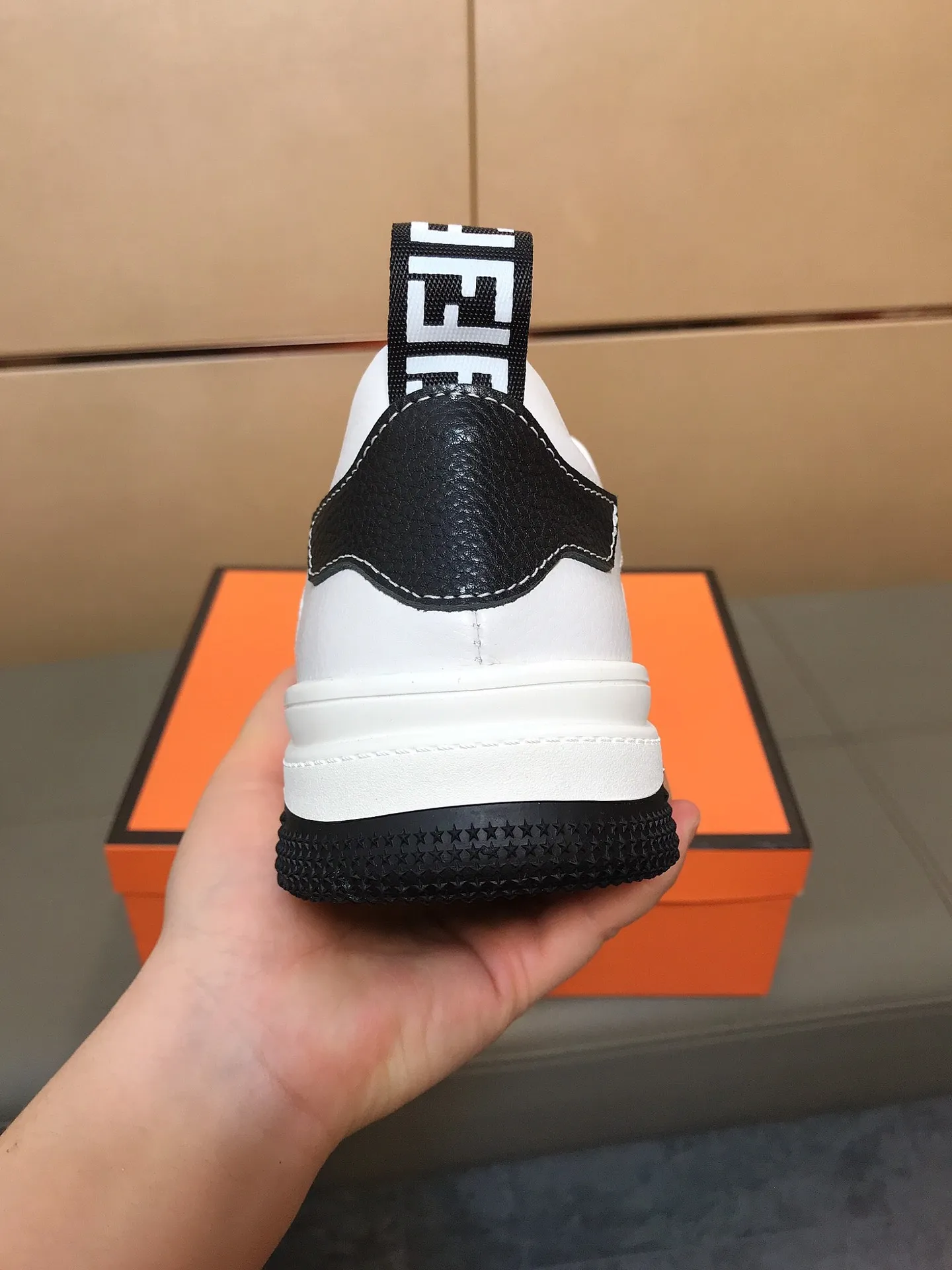 Factory price 400 🕷️🕷️FENDI [Fendi] Men’s new casual shoes are hot! , that kind of calm connotation️elegant taste is indescribable to start the journey of fashionable shoes💍💍to cope with various occasions calmly! The momentum of the big names speaks for itself! Comfortable and comfortable on the feet! Material: Imported cowhide + printed material, sheepskin lining. Fashion essential! 2 colors available! Code number: 38-44